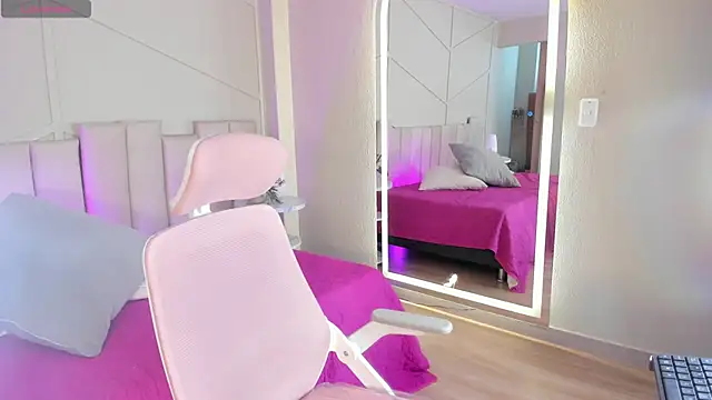 Snapshot of Eimmy_bm chatting on October 27, 7:26 pm Eimmy bm online show from October 27, 7:26 pm