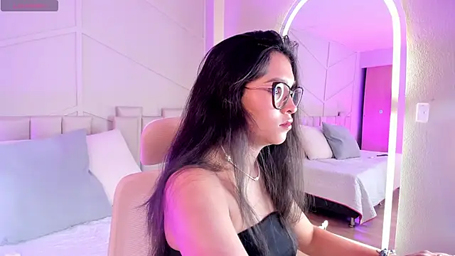 Snapshot of Eimmy_bm chatting on October 2, 4:43 pm Eimmy bm online show from October 2, 4:43 pm