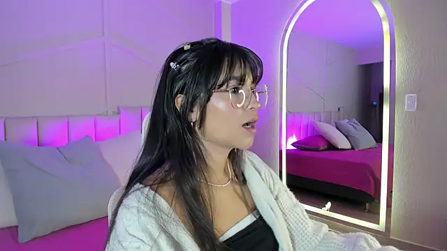 Snapshot of Eimmy_bm chatting on October 13, 7:04 pm Eimmy bm online show from October 13, 7:04 pm