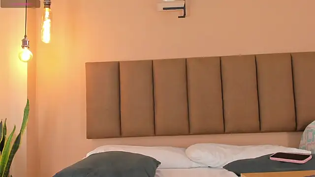 Snapshot of honeygray02 chatting on October 30, 12:25 pm honeygray02 online show from October 30, 12:25 pm