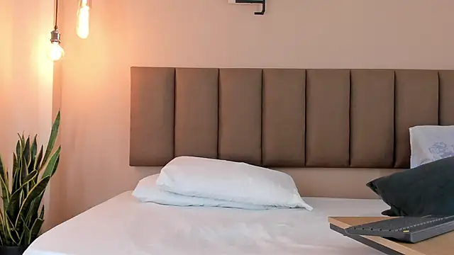 Snapshot of honeygray02 chatting on November 27, 3:29 am honeygray02 online show from November 27, 3:29 am