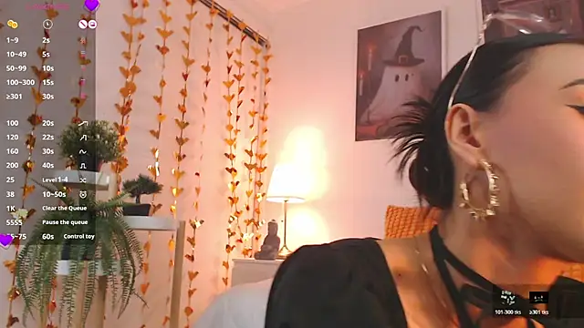 Valen ross  online show from October 31, 1:02 am