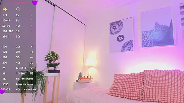 Valen ross  online show from February 3, 8:25 pm