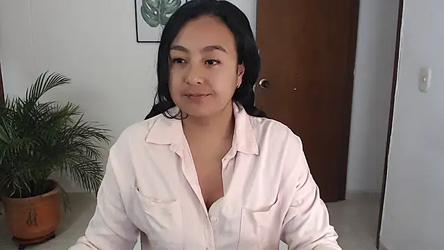 Snapshot of Themagicpotion chatting on June 4, 2:00 pm Themagicpotion online show from June 4, 2:00 pm