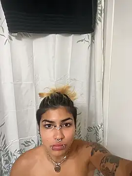 Snapshot of Harley_cams chatting on December 3, 5:23 pm Harley cams online show from December 3, 5:23 pm