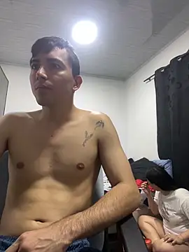 pareja curiosa19 online show from December 15, 12:05 am