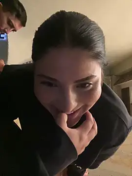 pareja curiosa19 online show from May 4, 11:51 pm