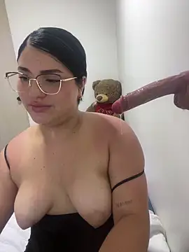 pareja curiosa19 online show from April 21, 1:42 am