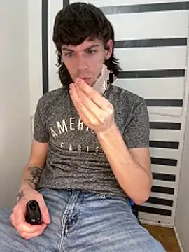 bwcizThrobbing online show from March 18, 5:14 pm