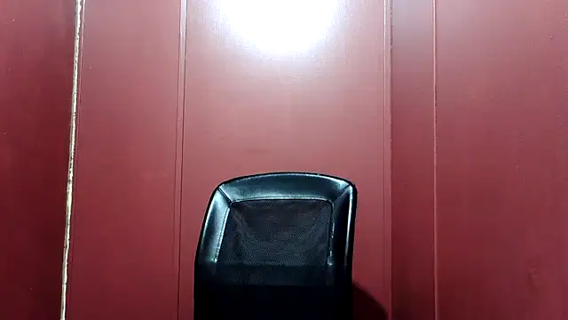 Snapshot of bwcizThrobbing chatting on October 31, 10:16 pm bwcizThrobbing online show from October 31, 10:16 pm