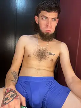 Snapshot of bwcizThrobbing chatting on December 3, 3:33 pm bwcizThrobbing online show from December 3, 3:33 pm