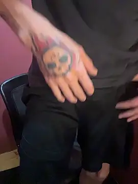 Snapshot of bwcizThrobbing chatting on November 4, 9:35 am bwcizThrobbing online show from November 4, 9:35 am