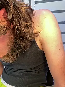 bwcizThrobbing online show from April 10, 9:16 am