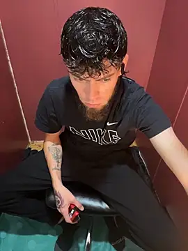 Snapshot of bwcizThrobbing chatting on October 28, 9:41 am bwcizThrobbing online show from October 28, 9:41 am