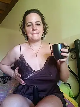 Snapshot of emiliemilf chatting on June 18, 8:36 pm emiliemilf online show from June 18, 8:36 pm