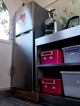 emiliemilf online show from March 11, 9:09 pm