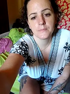 Snapshot of emiliemilf chatting on June 14, 8:10 pm emiliemilf online show from June 14, 8:10 pm