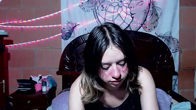 Snapshot of Sukychan_ chatting on March 17, 12:10 am Sukychan online show from March 17, 12:10 am