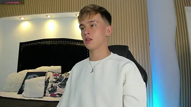 LiamWildx20 online show from July 10, 4:34 am
