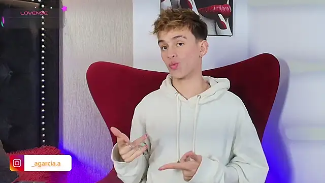 LiamWildx20 online show from December 22, 7:30 am