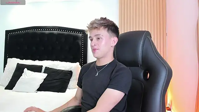 LiamWildx20 online show from July 17, 4:32 am