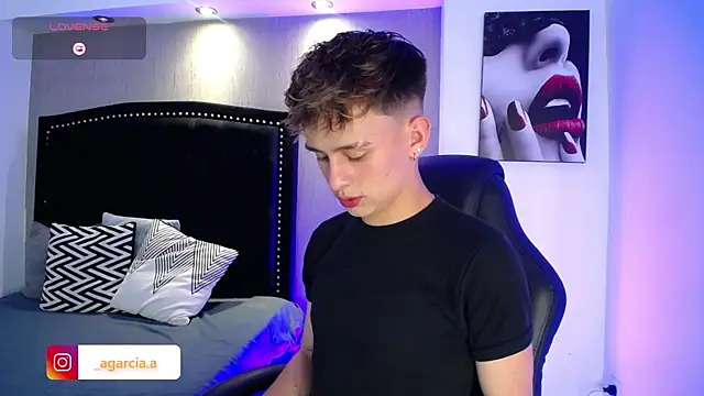 LiamWildx20 online show from April 9, 4:47 am