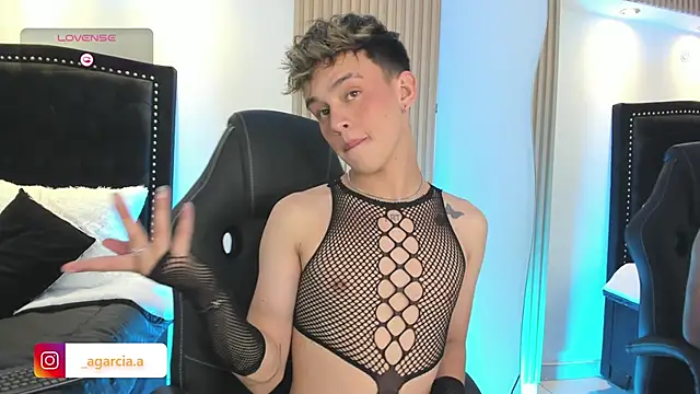 Snapshot of LiamWildx20 chatting on May 19, 4:41 am LiamWildx20 online show from May 19, 4:41 am