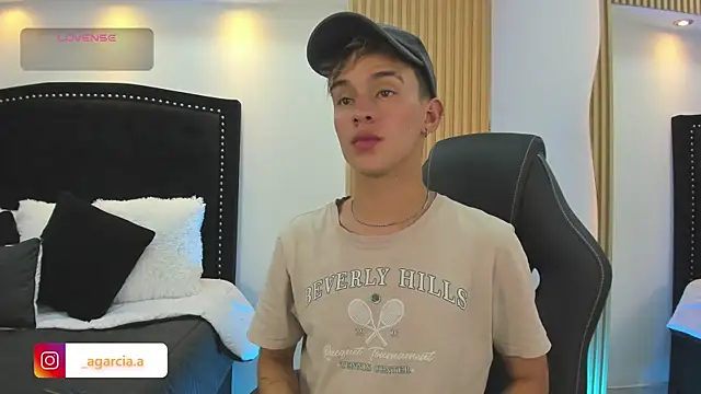 Snapshot of LiamWildx20 chatting on May 15, 10:30 pm LiamWildx20 online show from May 15, 10:30 pm