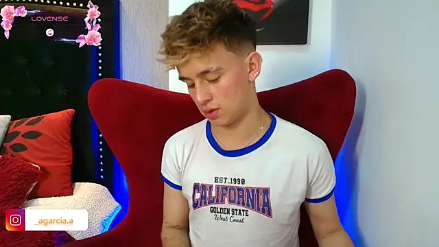 LiamWildx20 online show from October 12, 4:36 am