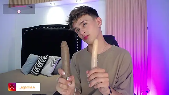 LiamWildx20 online show from April 14, 4:39 am