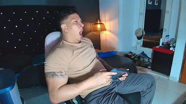 Snapshot of ethan_dalton_ chatting on December 15, 3:45 am ethan dalton online show from December 15, 3:45 am