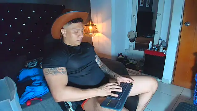 Snapshot of ethan_dalton_ chatting on December 23, 3:28 am ethan dalton online show from December 23, 3:28 am