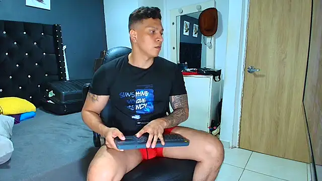 ethan dalton  online show from April 12, 5:11 am