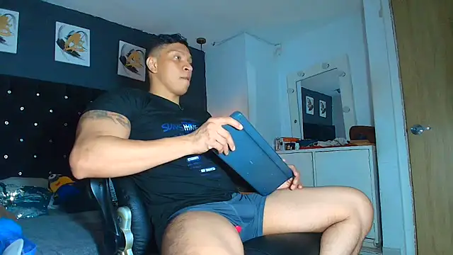 ethan dalton  online show from May 22, 3:48 am