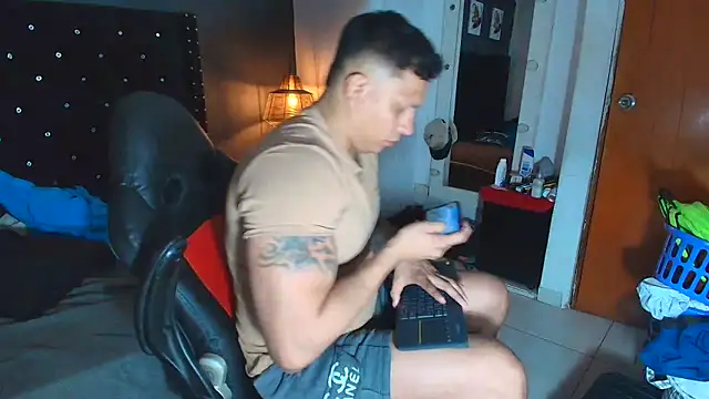 Snapshot of ethan_dalton_ chatting on December 22, 3:17 am ethan dalton online show from December 22, 3:17 am