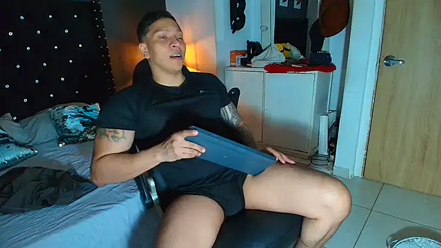 ethan dalton  online show from March 12, 3:56 am