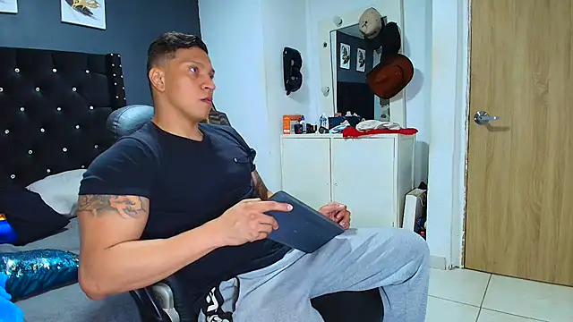 ethan dalton  online show from March 26, 3:27 am