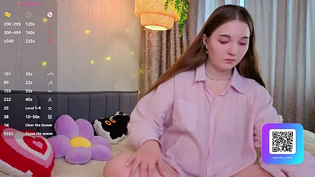 ConstanceHelms online show from April 13, 5:11 am