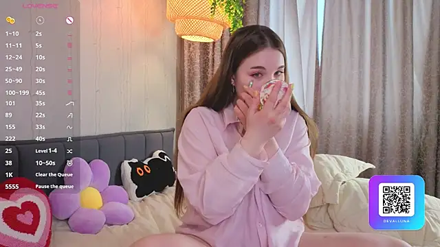 ConstanceHelms online show from April 12, 5:22 am