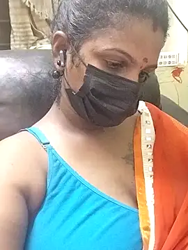 Snapshot of poojaa-rani chatting on November 2, 5:40 pm poojaa-rani online show from November 2, 5:40 pm