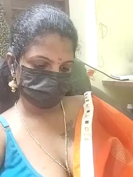 Snapshot of poojaa-rani chatting on December 15, 6:14 pm poojaa-rani online show from December 15, 6:14 pm