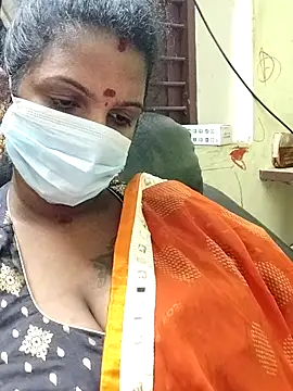 Snapshot of poojaa-rani chatting on October 29, 4:39 pm poojaa-rani online show from October 29, 4:39 pm