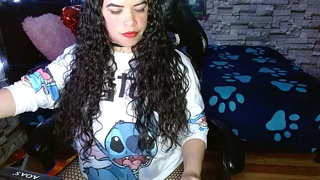 Snapshot of jhulia_hill chatting on September 18, 7:06 pm jhulia hill online show from September 18, 7:06 pm
