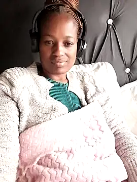 Snapshot of sexylira chatting on November 16, 12:43 pm sexylira online show from November 16, 12:43 pm