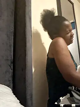 Snapshot of sexylira chatting on February 17, 6:27 pm sexylira online show from February 17, 6:27 pm