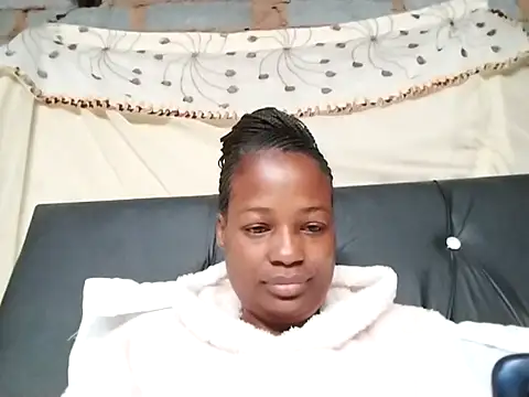 Snapshot of sexylira chatting on April 14, 11:15 am sexylira online show from April 14, 11:15 am