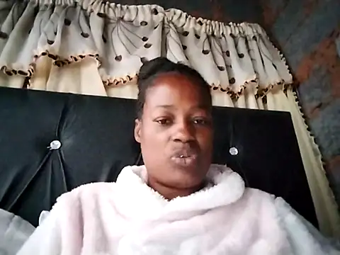 Snapshot of sexylira chatting on May 19, 10:11 am sexylira online show from May 19, 10:11 am