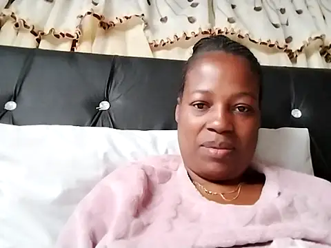 Snapshot of sexylira chatting on May 11, 8:27 am sexylira online show from May 11, 8:27 am