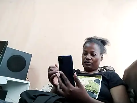 Snapshot of sexylira chatting on June 19, 1:50 pm sexylira online show from June 19, 1:50 pm
