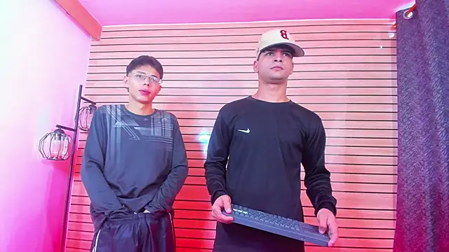 317894 online show from April 12, 8:12 pm